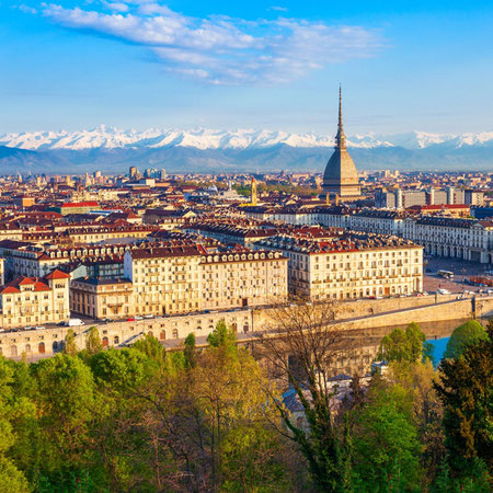 Torino in treno: tra i misteri del Museo Egizio e l’eleganza di Superga